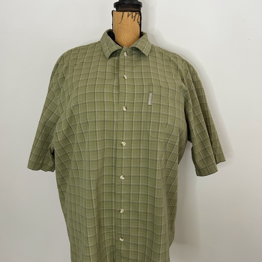 Men’s Columbia green plaid shortsleeved shirt EUC XL